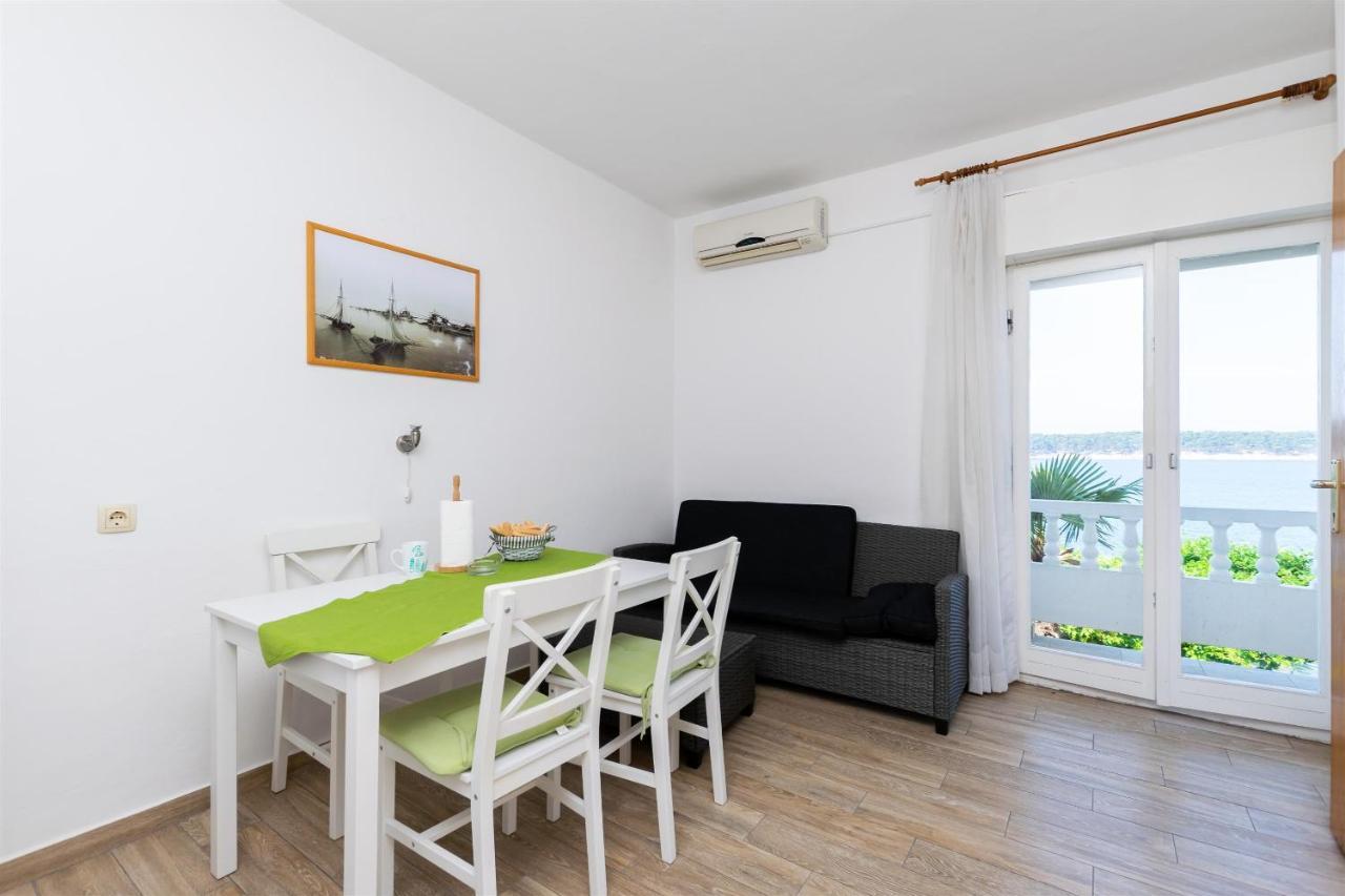 Apartments Biserka Barbat na Rabu Exterior photo