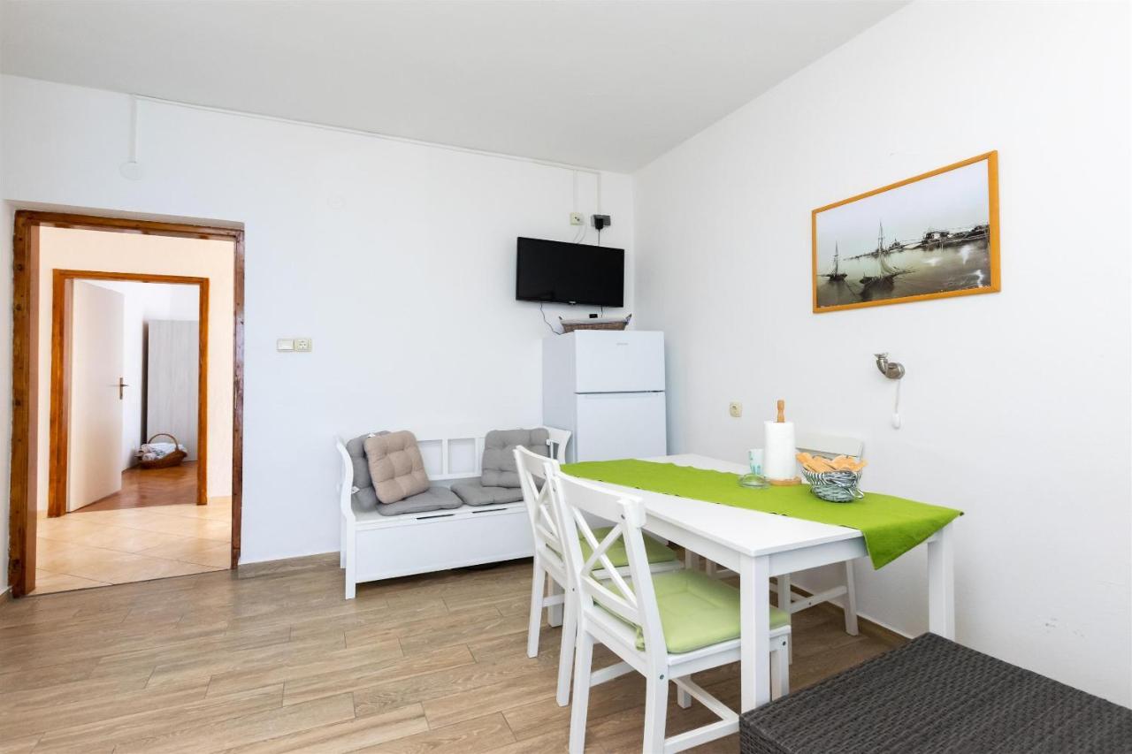 Apartments Biserka Barbat na Rabu Exterior photo