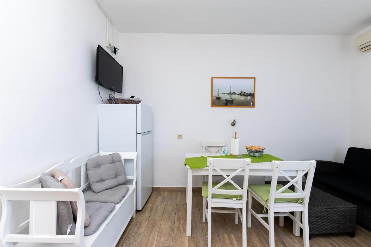 Apartments Biserka Barbat na Rabu Exterior photo