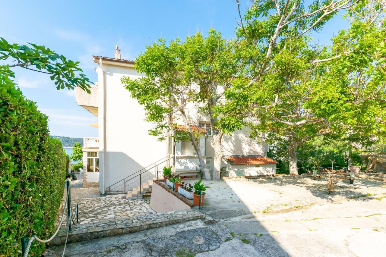 Apartments Biserka Barbat na Rabu Exterior photo