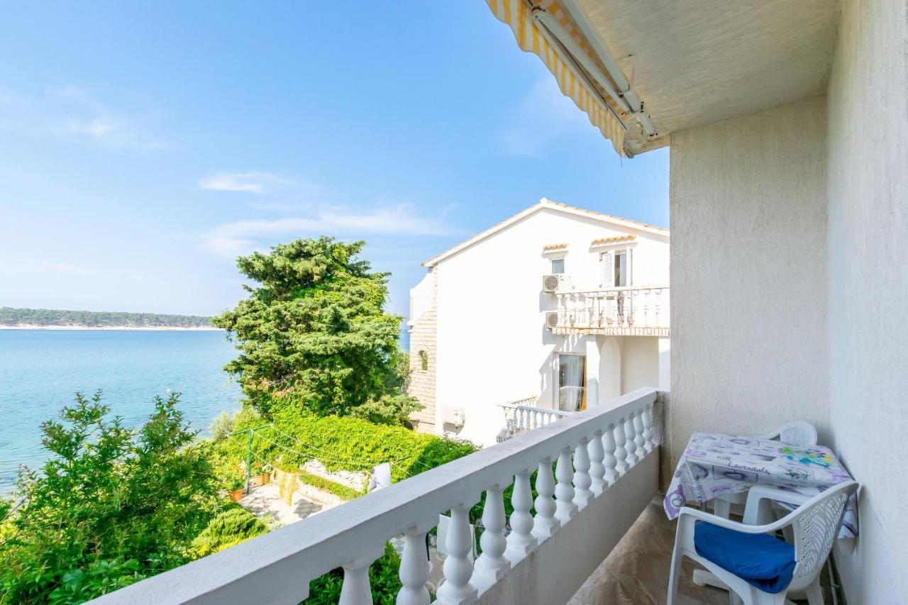 Apartments Biserka Barbat na Rabu Exterior photo