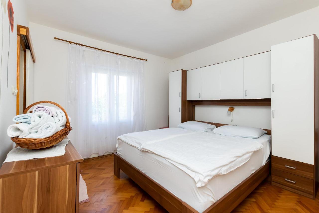 Apartments Biserka Barbat na Rabu Exterior photo