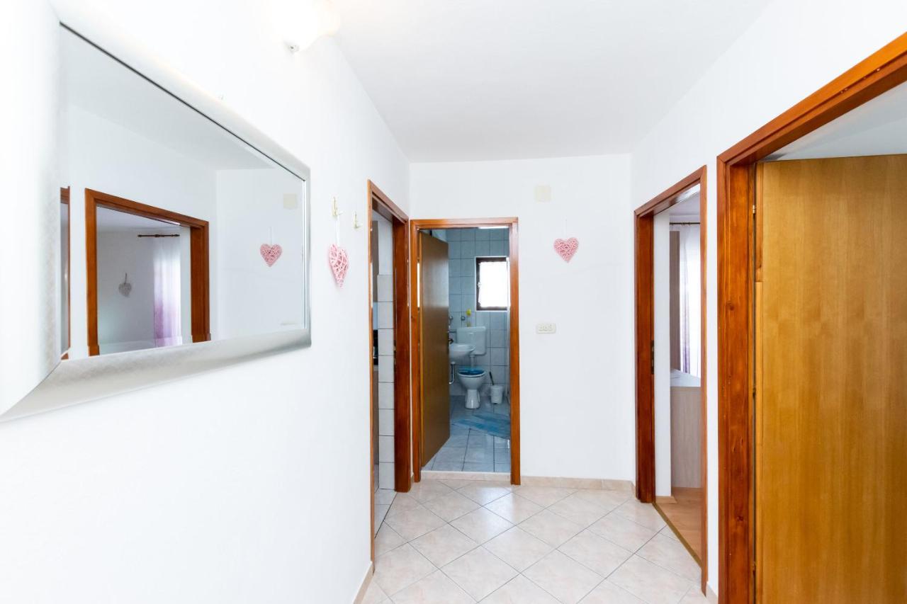 Apartments Biserka Barbat na Rabu Exterior photo