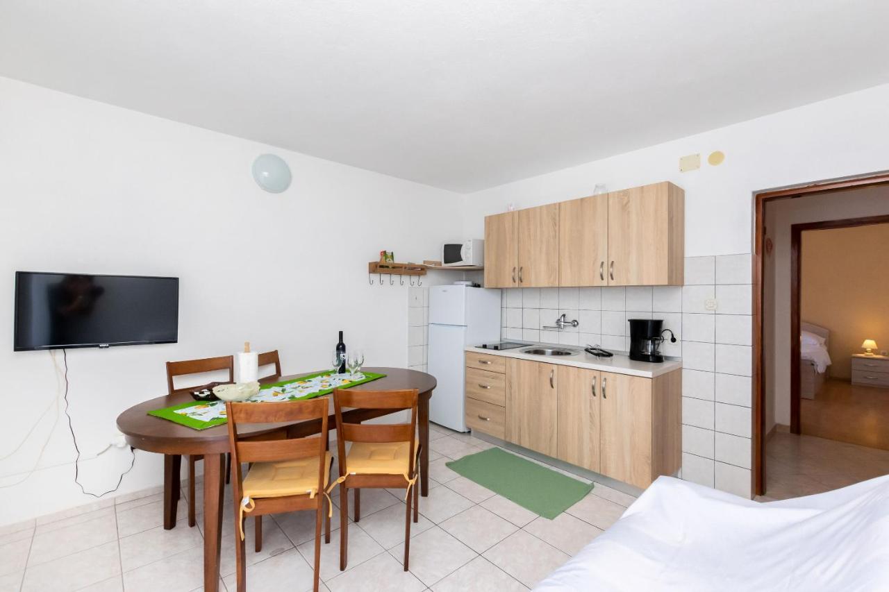 Apartments Biserka Barbat na Rabu Exterior photo