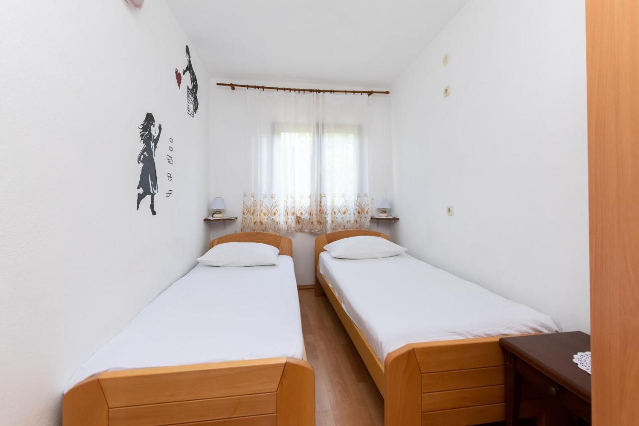Apartments Biserka Barbat na Rabu Exterior photo